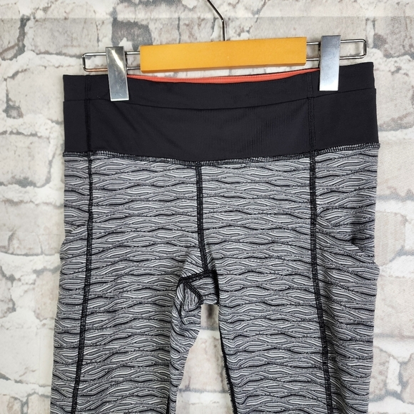 Lululemon Speed Tight II  Textured Wave Black Silver Spoon Size 6 Luxtreme - Picture 4 of 14